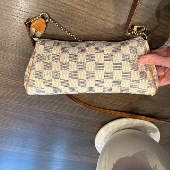 Louis Vuitton Eva Handbag/Clutch - Damier Azur Canvas - Vintage but life left!🤎💛 - Picture 5 of 14